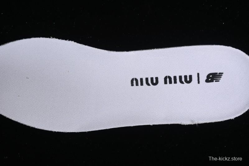 Miu Miu x New Balance 530 Low-Top Retro Running Sneakers with Dual Lace Design - G.D4