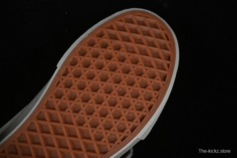 Vans Knu Skool Low Top Retro Casual Vulcanized Sneakers in Grey - VN000CRPBXC