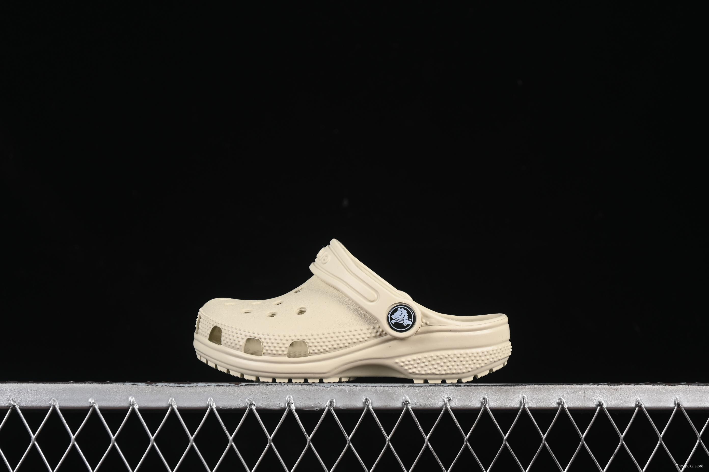 Crocs Classic Clog Kids Lightweight Slip-Resistant Comfortable Sandals - B.D4