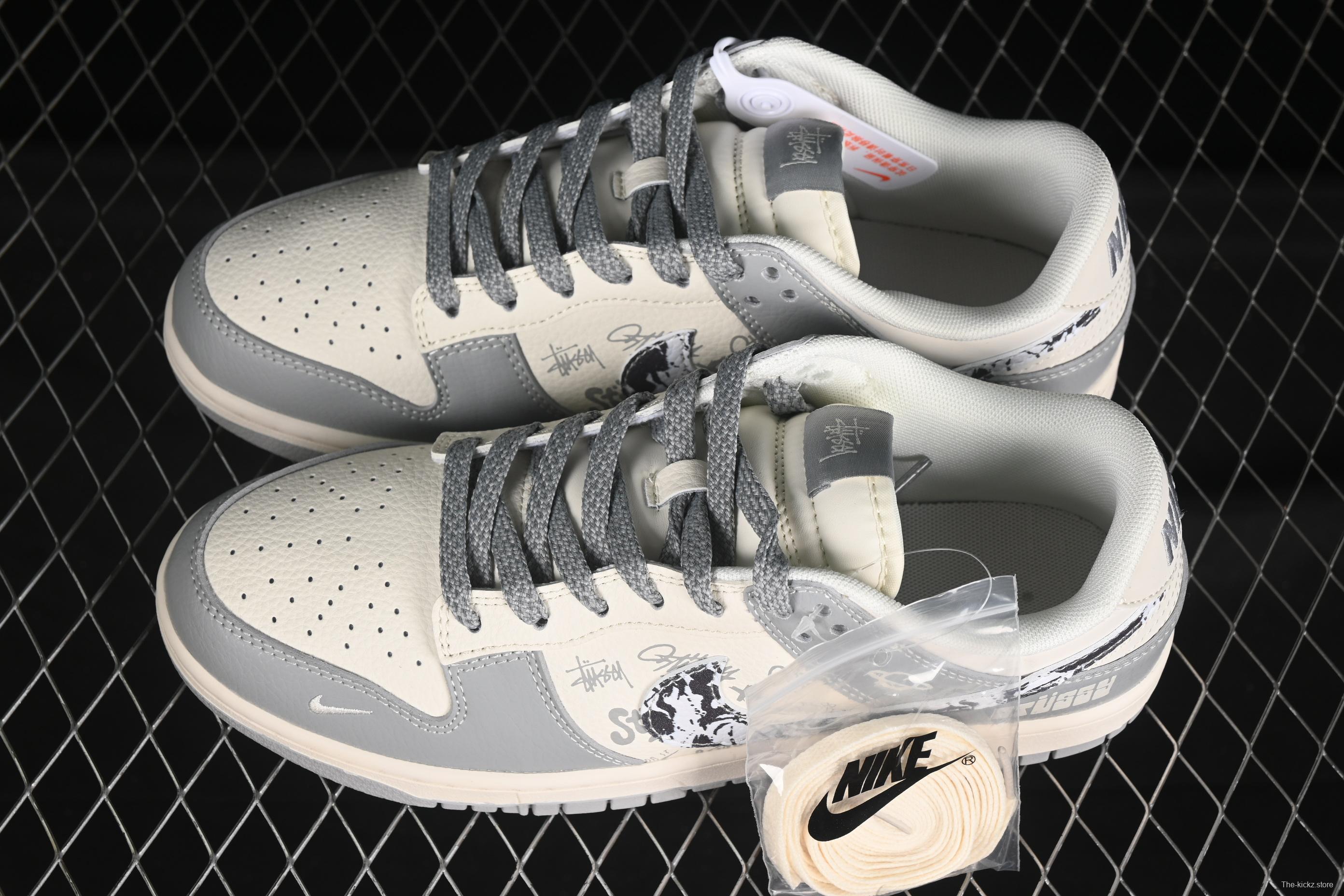 Nike SB Dunk Low Stussy Collaboration Light Grey Graffiti Anniversary Custom Low-Top Casual Skate Shoes - XS6089-588