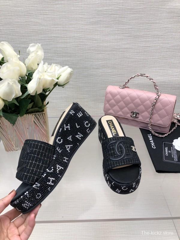 2025 Slippers CHANEL Black Fabric Slippers LY00320