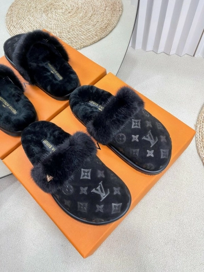2024 Women Louis Vuitton Black Fur Slippers MJ00340