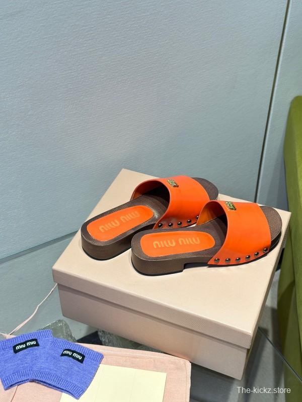 2025 Women Miumiu Orange Patent Leather Slippers