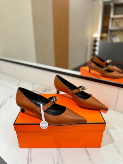 2025 Women Hermès Brown Leather Pumps KFY00330