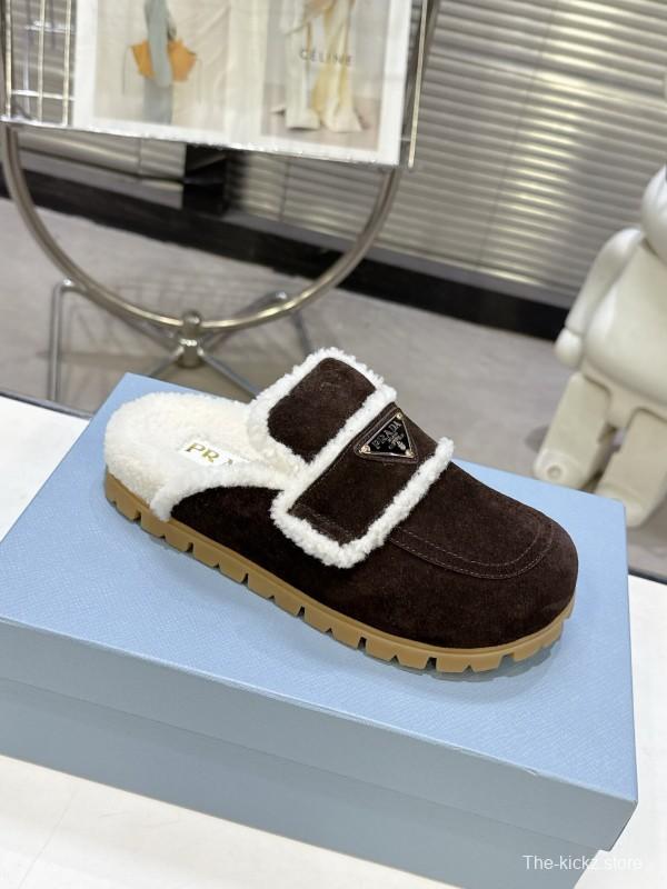 Prada Fall/Winter New Mule Slippers Triangle Buckle Bread Toe Half Slippers - KFY00270