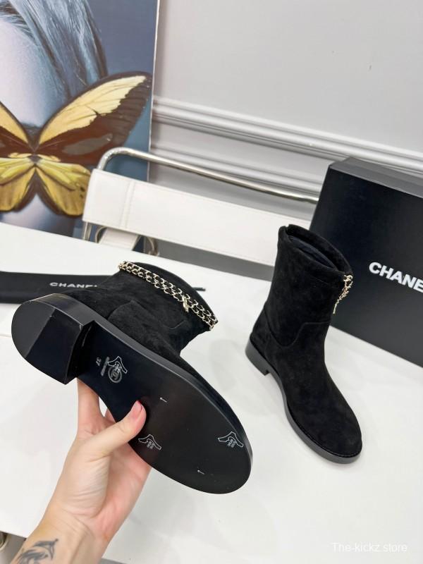 Chanel 2025 SS Quilted Leather Chain CC Emblem Flat Ankle Boots - LY00400