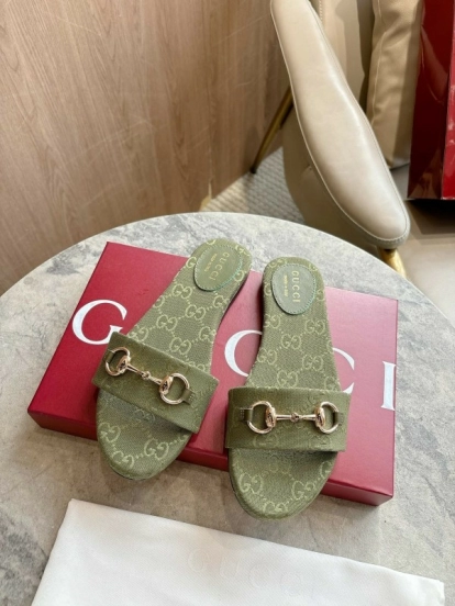Gucci 2025/SS Leather Mule Sandals with Light Gold Horsebit Detail - LY00280